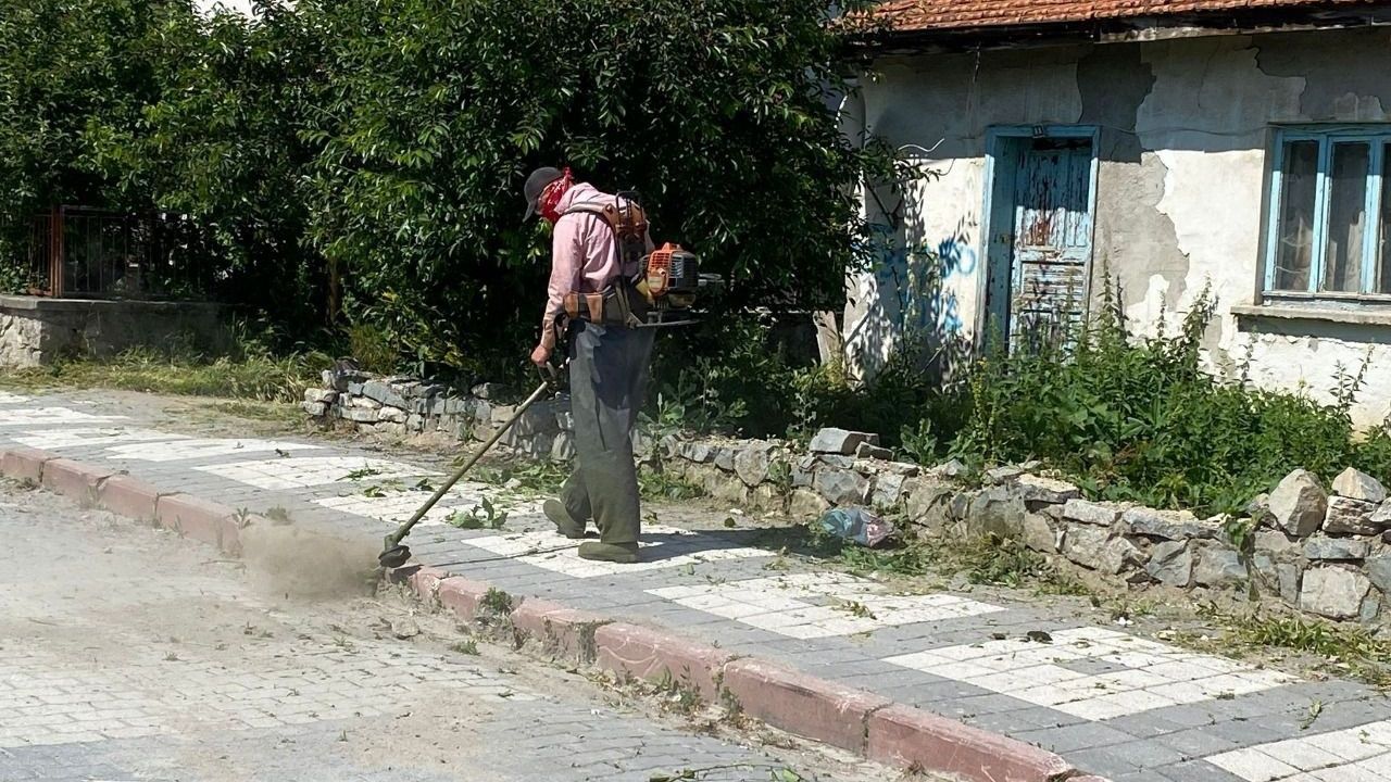 Bayram öncesi cadde ve sokaklar temizleniyor