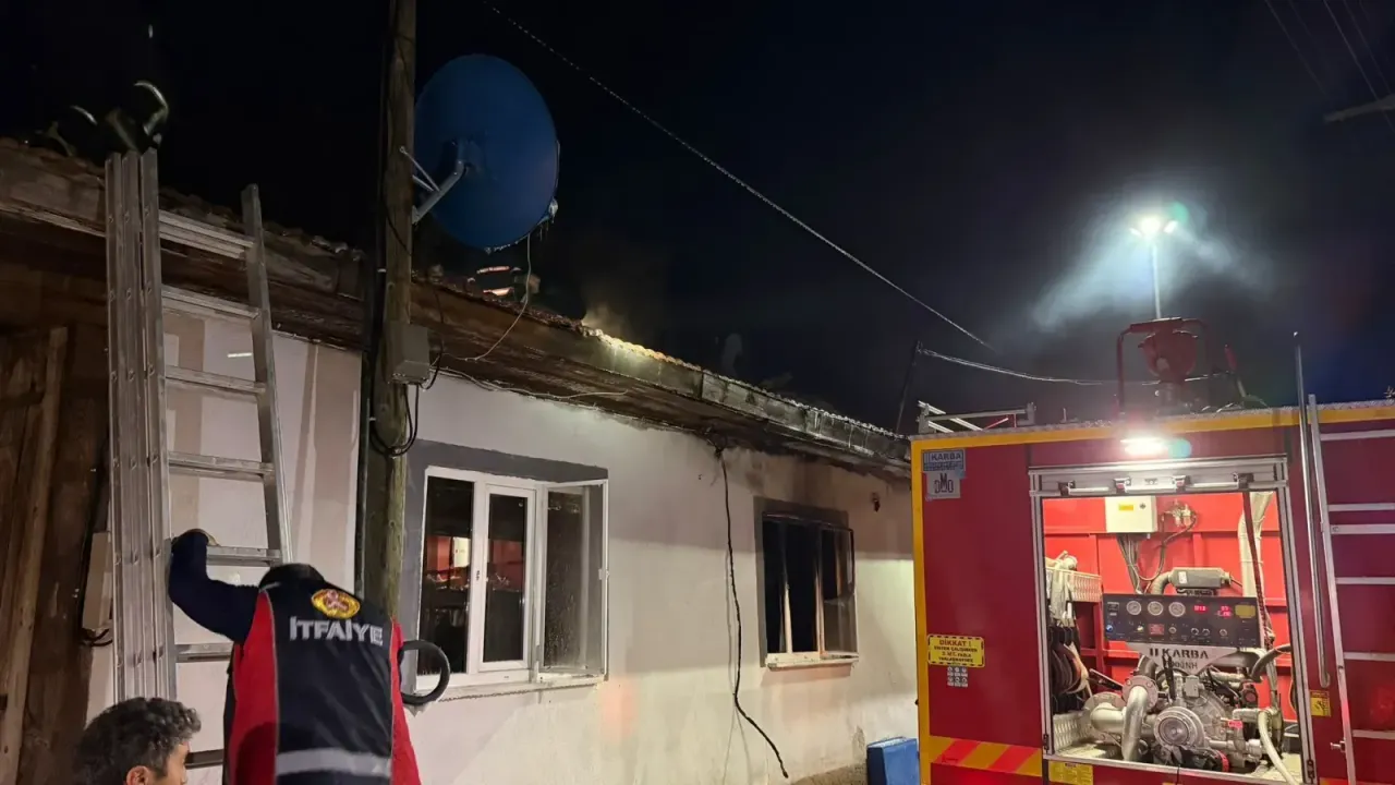 Domaniç’in Durabey Köyünde Ev Yangını