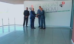 Domaniç Koşusu galibine şilt Başkan Ertürk tarafından verildi