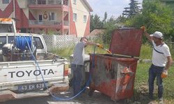 Çöp konteynerleri yıkanıp dezenfekte ediliyor