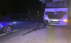 Domaniç dağ yolunda kaza: Odun yüklü kamyonla otomobil çarpıştı
