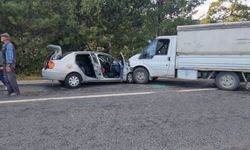 Domaniç’te kamyonet ve otomobil çarpıştı; 4 kişi yaralandı!