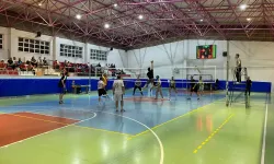 Domaniç’te Kurumlar Arası Voleybol Turnuvasında Yarı Final Heyecanı