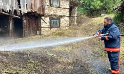 Domaniç’te Evlerin Arasında Çıkan Yangın Büyümeden Söndürüldü
