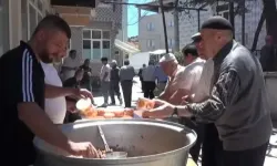 Domaniç Karaköy’de Vatandaşlara Aşure Dağıtıldı