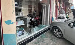 Domaniç’te Araç Dükkana Girdi
