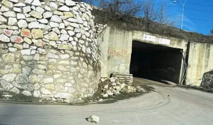 Domaniç'te Yıllardır Oyalıyorlar: Taşlar Yine Düşüyor!