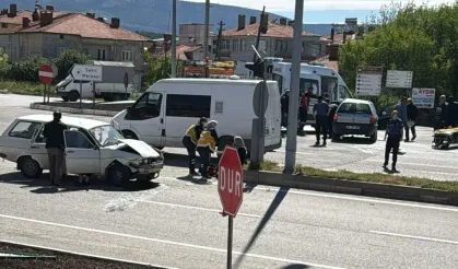 Domaniç Emniyet Kavşağında Trafik Kazası: 5 Kişi Yaralandı