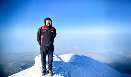 Domaniçli Dağcı Türkiye’nin En Yüksek Noktasında