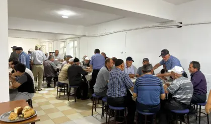 Çamlıca’da Gelenek Bozulmadı: 1500 Kişilik Aşure Dağıtıldı