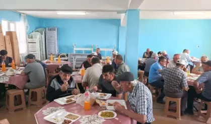 Fıranlar Köyü’nde Etli Pilav ve Aşure İkram