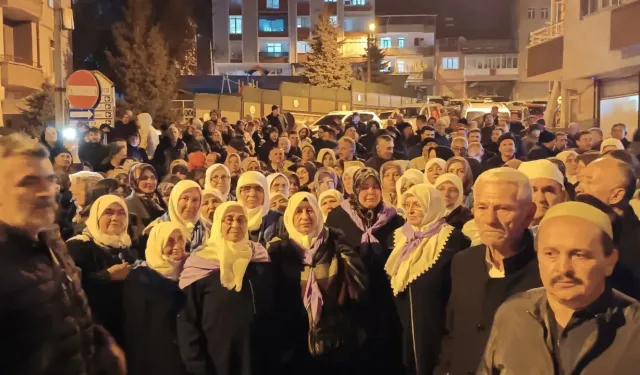 Domaniç’te 81 Kişilik Umre Kafilesi Dualarla Uğurlandı