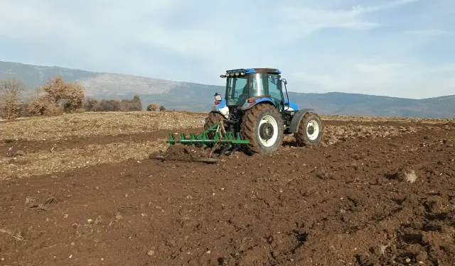 Çukurca Belediyesi Tarımda Örnek Oluyor: 40 Yıldır Ekilmeyen Araziler Ekiliyor