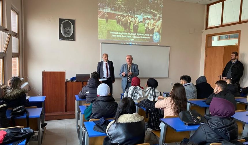 Başkan Ertürk, Üniversiteli öğrenciler ile bir araya geldi