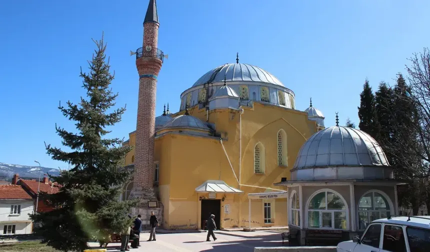 Domaniç’te Yeni Camii İnşaatı: Sultan Alaaddin Camii İbadete Kapatıldı