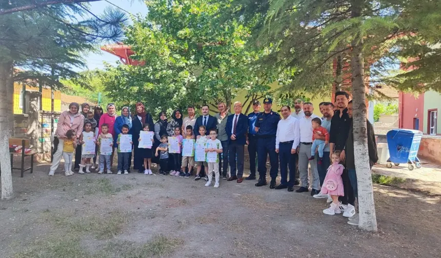 Domaniç’te Karne Sevinci; Bin 253 Öğrenci Tatile Girdi
