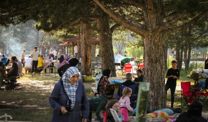 DOMANİÇ; Topuk Yayla Bayramda Binlerce Ziyaretçiyi Ağırladı