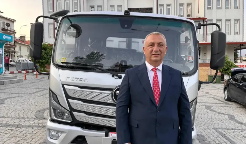 Başkan Uysal, Belediyenin Yeni Kamyonuyla İlk Sürüşü Yaptı