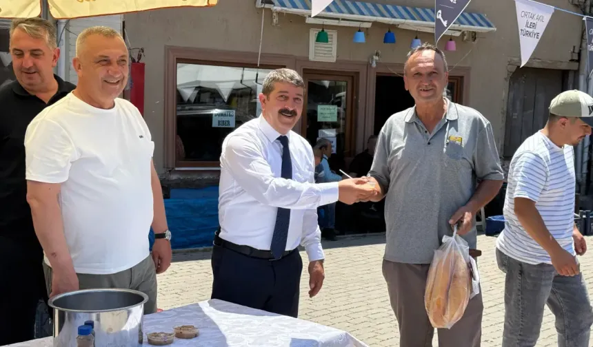 Anahtar Parti Domaniç’te 1500 Kişilik Aşure Dağıttı