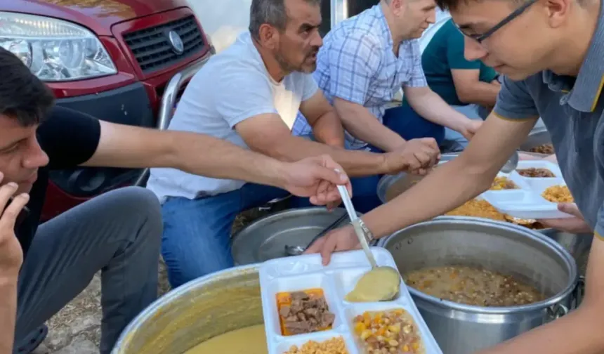 Domaniç ;Koca Meşe’nin Gölgesinde Aşure Bereketi