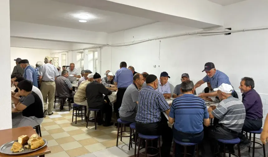 Çamlıca’da Gelenek Bozulmadı: 1500 Kişilik Aşure Dağıtıldı