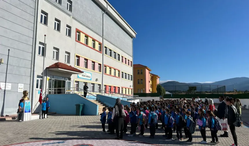 Domaniç'te Öğrenci Sayısı 14 Yılda Yarının Altına Düştü