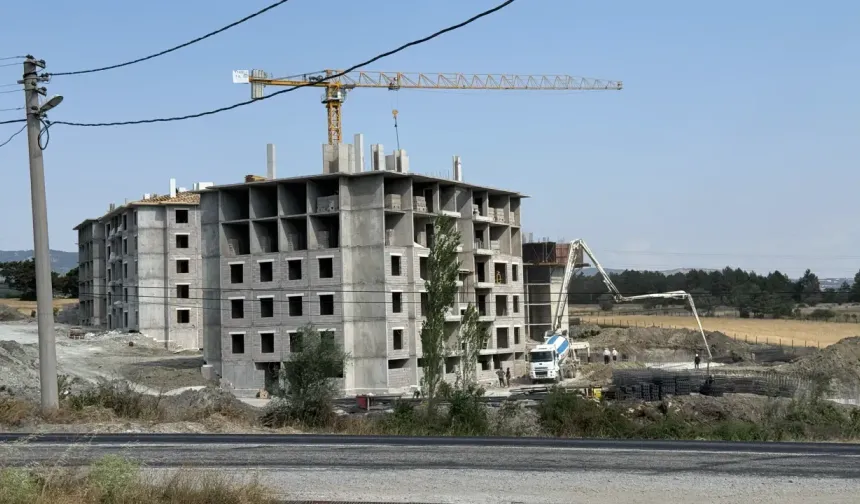 Domaniç’te TOKİ Konutları Hızla Yükseliyor