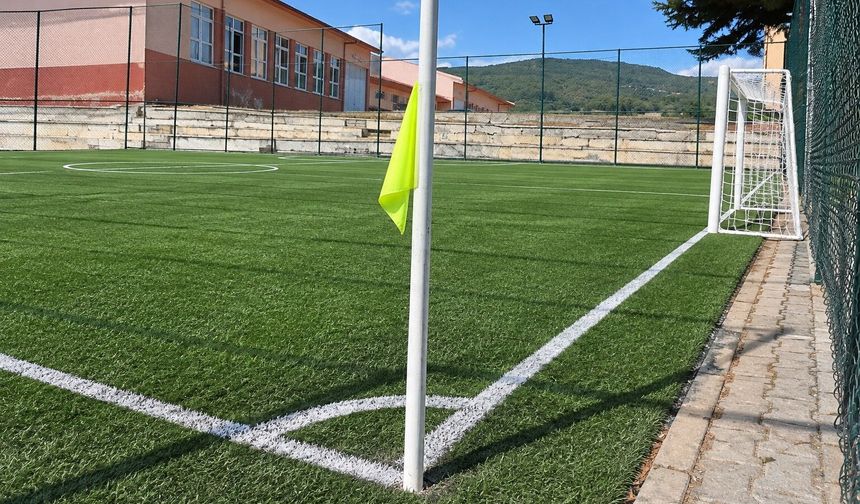 Domaniç MTAL’ye Sentetik Çim Halı Saha Yapılacak