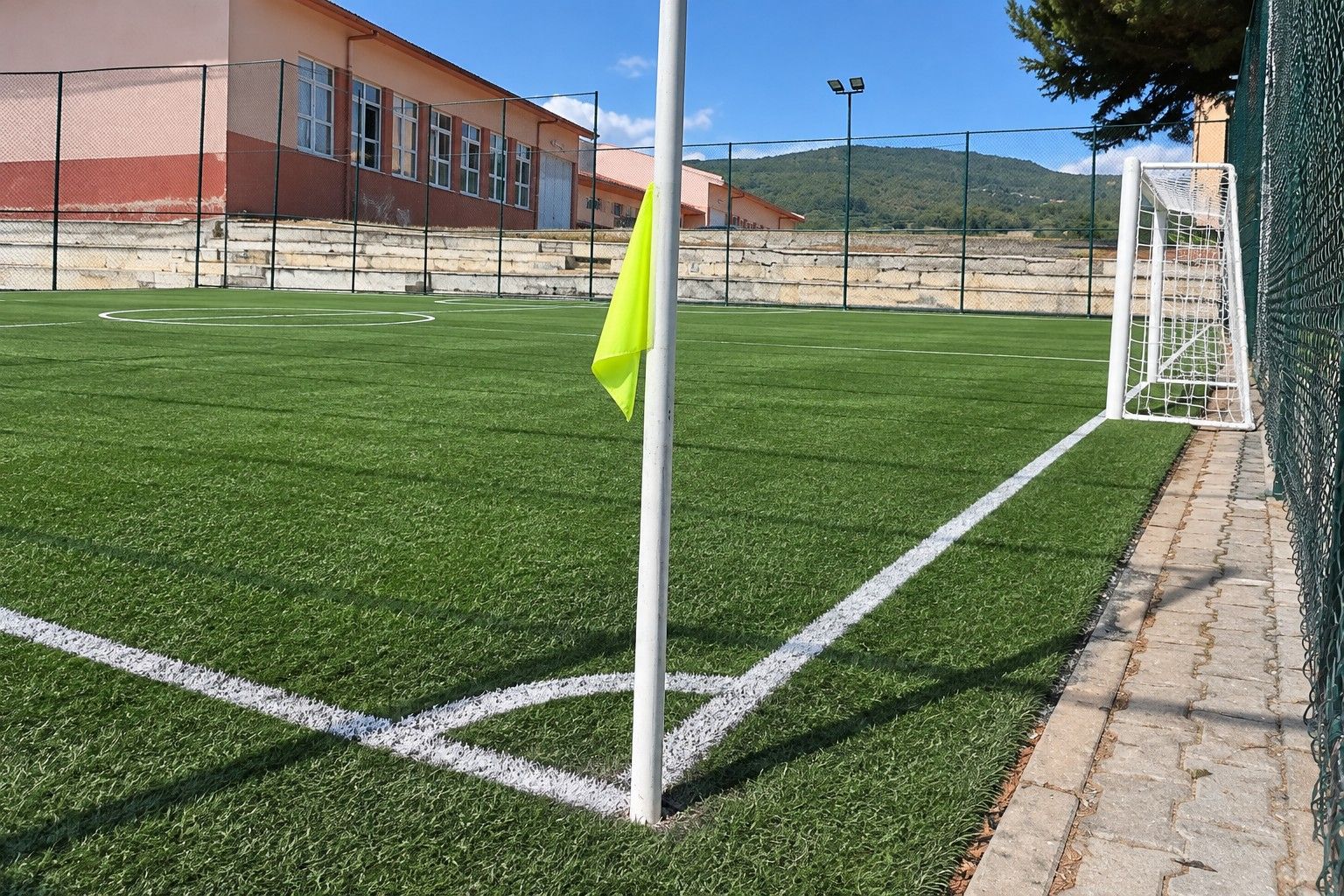 Domaniç MTAL’ye Sentetik Çim Halı Saha Yapılacak